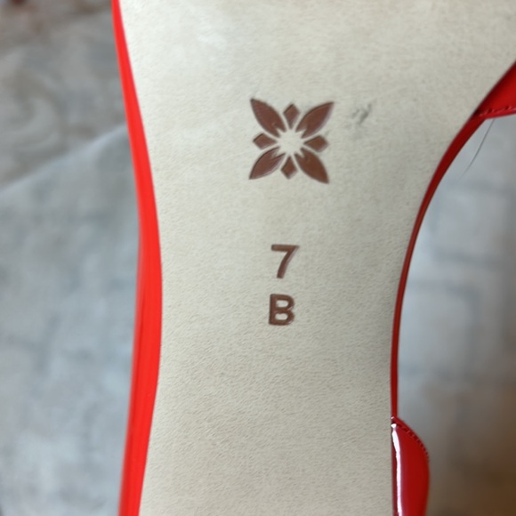 BCBGeneration Lenny Smooth Soft Patent Pumps - Pointed Toe Heels, Size 7 B - EUC - Picture 12 of 17